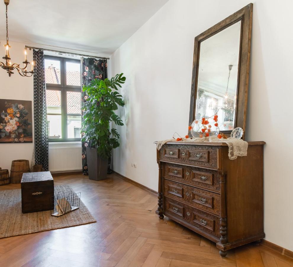City Center Art Deco Apartment Brasov Luaran gambar