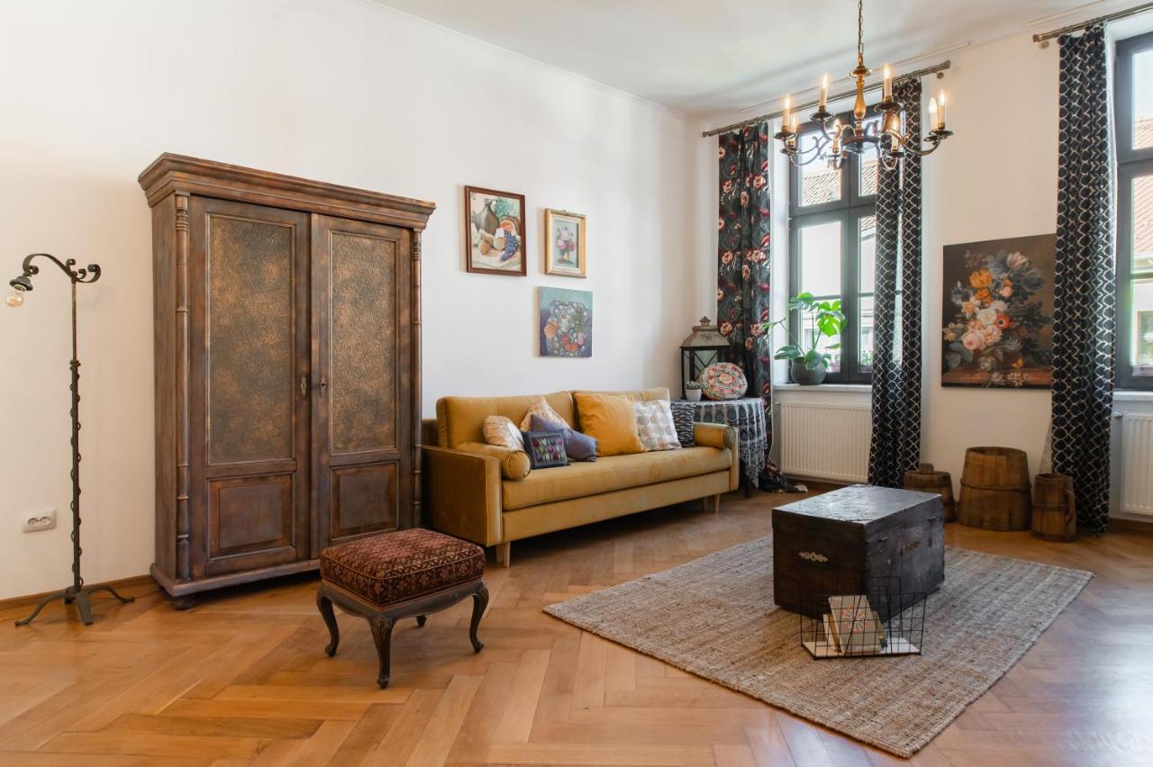 City Center Art Deco Apartment Brasov Luaran gambar